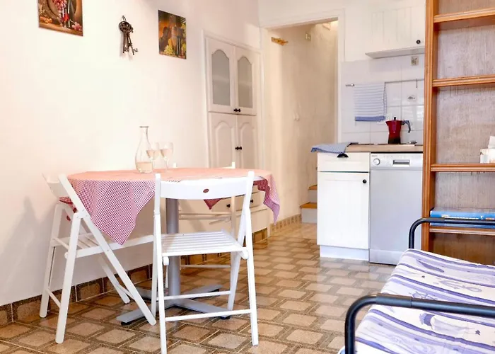 Potocina 21 * Vrbnik (Primorje-Gorski Kotar)