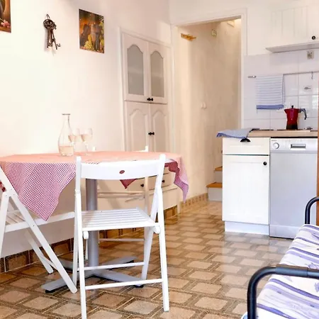 Potocina 21 * Vrbnik (Primorje-Gorski Kotar)