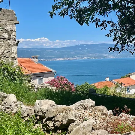 Potocina 21 * Vrbnik (Primorje-Gorski Kotar)