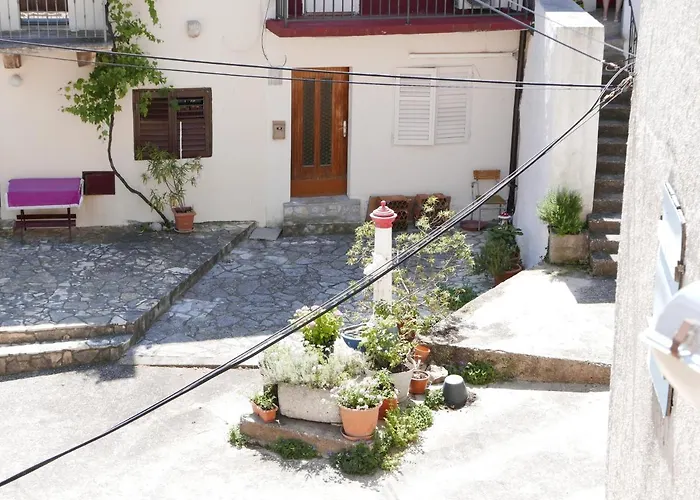 Potocina 21 * Vrbnik (Primorje-Gorski Kotar)